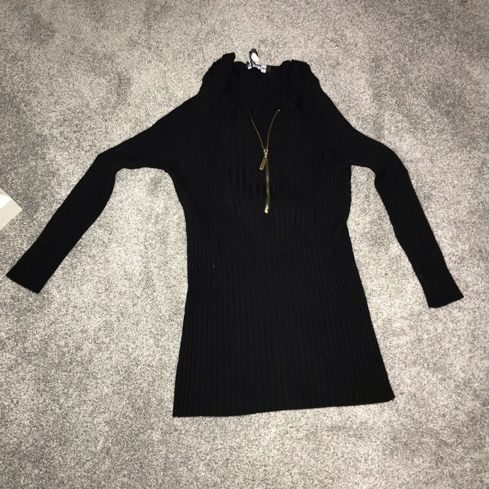 Black stretchy top with gold zipper